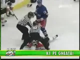 Video - KO pe patine in NHL!