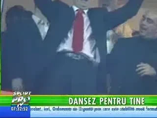 Copos il provoaca la dans pe Shakira Borcea