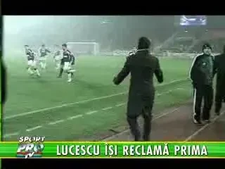 RAZVAN LUCESCU E ACUZAT DE COPOS CA DA BANI LA ECHIPA