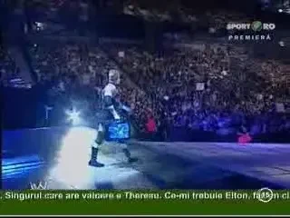 Edge il distruge pe Mr Kennedy