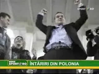 STEAUA VREA UN CUPLU DE FUNDASI DIN POLONIA