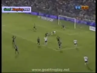 Real van Madrid - Olandezul Nistelrooy salveaza Realul