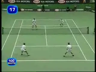 A innebunit lumea tenisului - imagine senzationala dintr-un meci la dublu