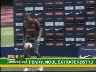 VEZI SUPER IMAGINI DE LA PREZENTAREA LUI HENRY LA BARCELONA