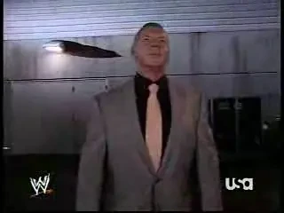 Limuzina lui McMahon aruncata in aer!