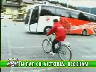Radu Stefan, la un pas de accident de bicicleta