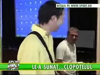 In timpul prezentarii lui Zapata, Hagi se scolea la Federatie