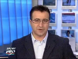 Cu gandul la italieni, cainii vor sa muste din moldoveni!