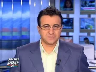 IMAGINI SENZATIONALE CU GIGI BECALI IMITANDU-L PE RONALDINHO