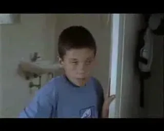 Eto o - leul neimblanzit asa cum nu l-ai mai vazut niciodata... gol