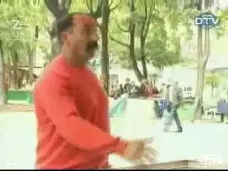 Magazin de inghetata sau bar de striptease? Ai prefera sa le ai pe amandoua combinate? Click aici!