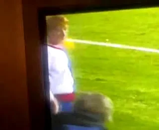 Credeai ca doar fetele o pot face? Premier League sparge regulile!