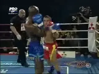 Tevez iubeste Romania si, in semn de respect, l-a batut pe Adrian Buda la puncte!