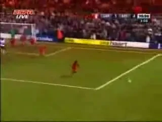 Vrei sa dai gol de la jumatatea terenului? Ia lectii de la Xabi Alonso!