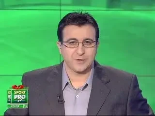 Mitica joaca table in Dubai, ca sa scape de frigul din Romania