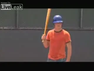 Cel mai tare sport: baseball si tenis 2 in 1!