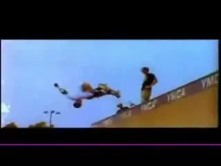 Skateboarding, sarituri, zbor de la 500 de metri si parasutism, toate intr-una - Vezi un super clip