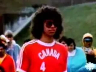 Interzis cardiacilor! O saritura de 1,86 metri, intr-un singur picior!