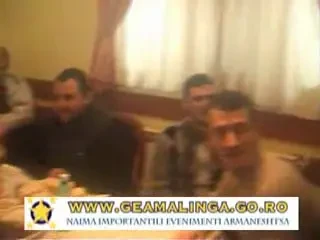 VEZI AICI supershow: GiGi si Giovanni canta si danseaza alaturi de colindatorii machedoni!