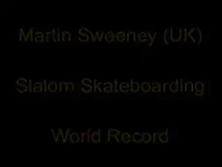 Ritmul face totul! 100 de jaloane pe skatebord - in numai 27 de secunde!