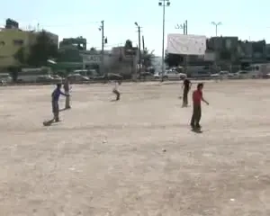 Fenomenal! Vezi combinatia letala intre fotbal, gimnastica si parkour!