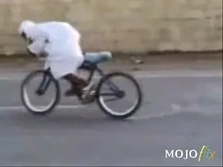 Zici ca n-ai motor ? Ia-ti o bicla ! Vezi aici cea mai tare caterinca ... pe bicicleta!