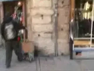 Vrei sa vezi o adevarata demonstratie de fotbal american? Remi Gaillard isi face propriul Superbowl!