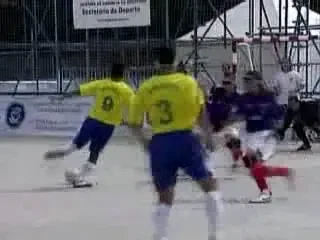 Fotbalul s-a redescoperit in Brazilia! De cate simturi credeai ca ai nevoie pentru a jucat fotbal?