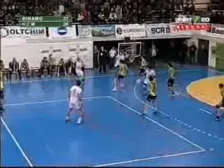 Meci nebun! HCM castiga derbyul cu Dinamo si se apropie de Steaua!