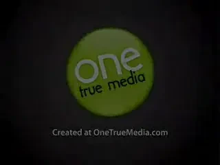 Un sarut fierbinte dintre doua Dive WWE bate orice lupta din ring! Nu-i asa?