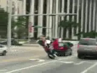 Calare pe motoare! Vezi aici cele mai senzationale cascadorii!