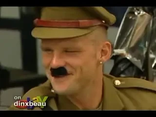 Un fotbalist este anchetat de federatia australiana pentru ca a venit imbracat in Hitler la o petrecere!