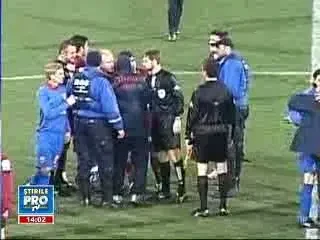 Afla cum ar putea fi sanctionat Brad Pitt Tudor si de ce Milan e mai slaba decat Steaua la Stirile din Sport de la PRO TV, ora 20.00!