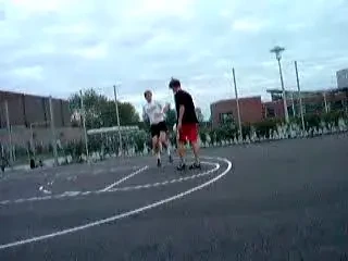 Vrei sa stii cum poate fi oprit Ronaldinho? Vezi o supercaterinca