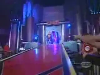 Angelina Love a dat de belea! Vezi ce a patit diva din wrestling in meciul cu Awesome Kong!