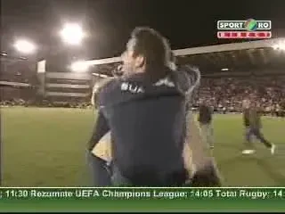 Moment istoric in Cupa Angliei! Cei de la Barnsley au invadat terenul pentru a sarbatori victoria cu Chelsea!