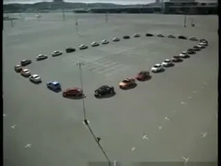 Cursa infernala intr-o parcare! Esti in stare sa faci totul sa prinzi un loc? Vezi un super clip