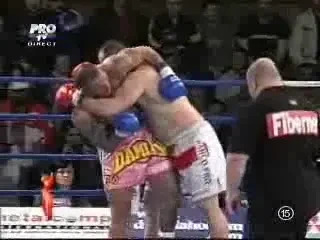 Vezi aici KO-ul fantastic al lui Sora in lupta cu Damian Garcia