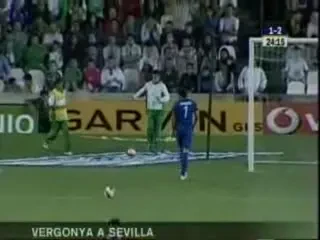 Se intampla si la ei! Vezi imaginile incredibile cu portarul lui Bilbao, lovit cu o sticla in cap!