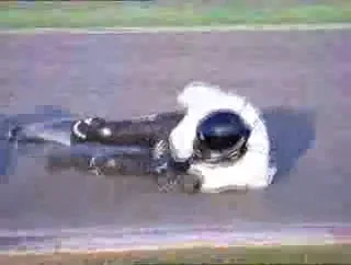 Acum te poti da pe doua roti. Vezi primul motor cu airbag: