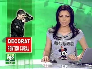 VIDEO/ DEACONU DECORAT DE TRAIAN BASESCU!