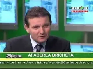 Zotta: "Moldovan si-a rupt picioarele pe teren si a luat aceeasi decoratie ca si Deaconu." Copos: "Basescu e un mare jucator"