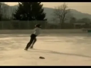 Ce zici mai zici de asta...? Patinaj prin gheata!