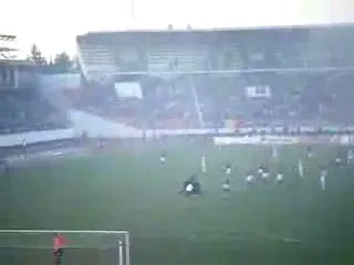 Bricheta e un fleac! Pe ei nici batele nu i-au oprit! Huliganii Spartei au distrus stadionul Slaviei!