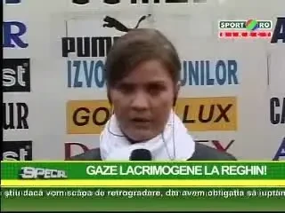 Incindente la Bistrita! Jandarmii i-au calmat pe fanii ramasi pe dinafara cu gaze lacrimogene!