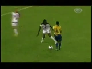 Cum dribleaza o femeie? Vezi aici cea mai sexy fotbalista din Brazilia!