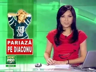 Doamna din ring Amy Hayes - ring announcer la SuperGala Invincibilii