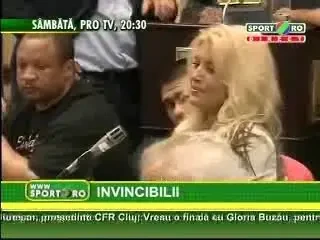 Vezi ce mesaj le transmite superba Amy Hayse lui Adrian Diaconu si Chris Henry!