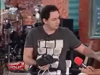 Amy Hayes i-a facut pe barbati happy la Happy Hour : Sunt singura, mi-am parasit sotul!