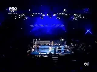 Vezi cum a intrat in ring campionul Jo jo Dan!